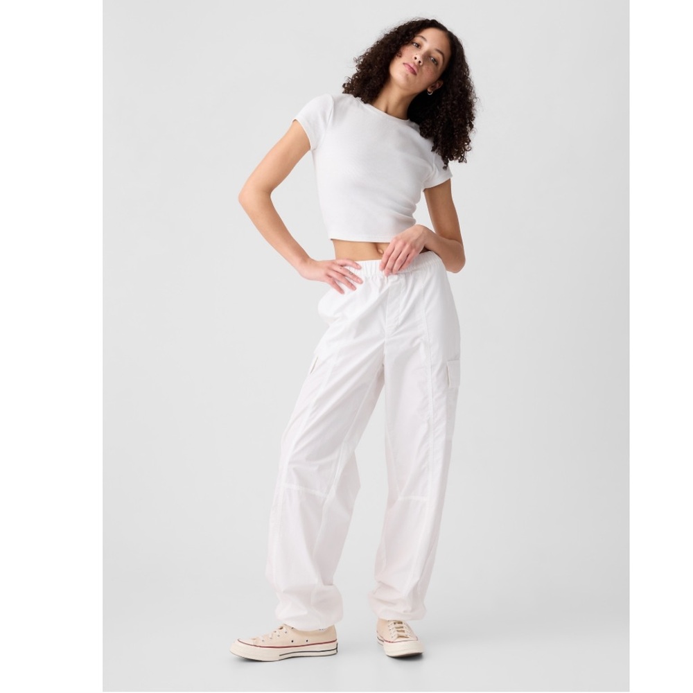 NWT GAP parachute cargo pull on pants. Size Petite small, new off-white.
